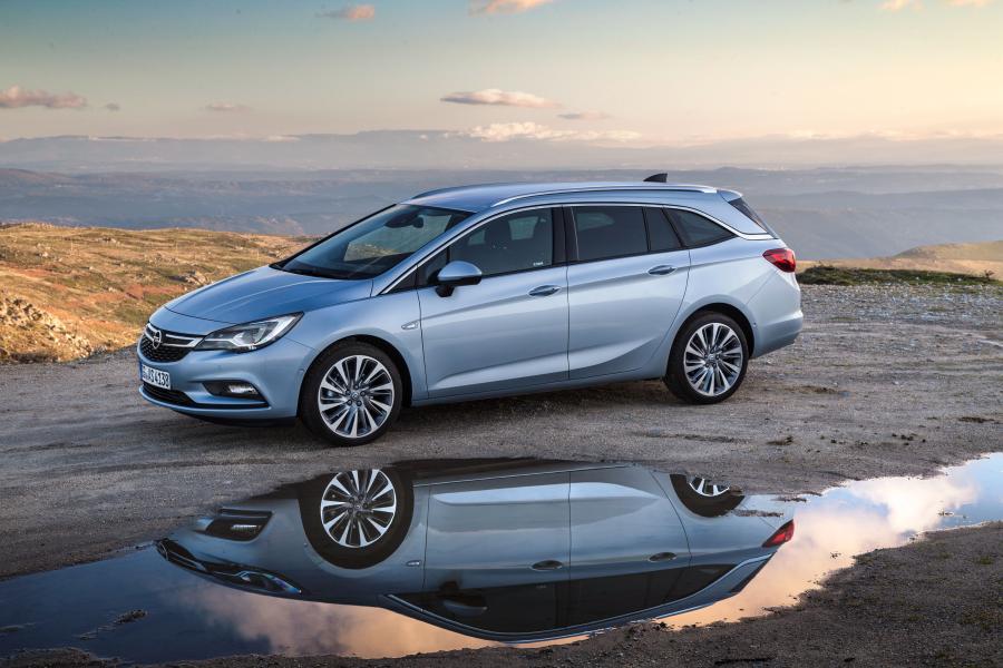  Opel Astra Sports Tourer BiTurbo (K) 2016 года  (фото 13 из 32)